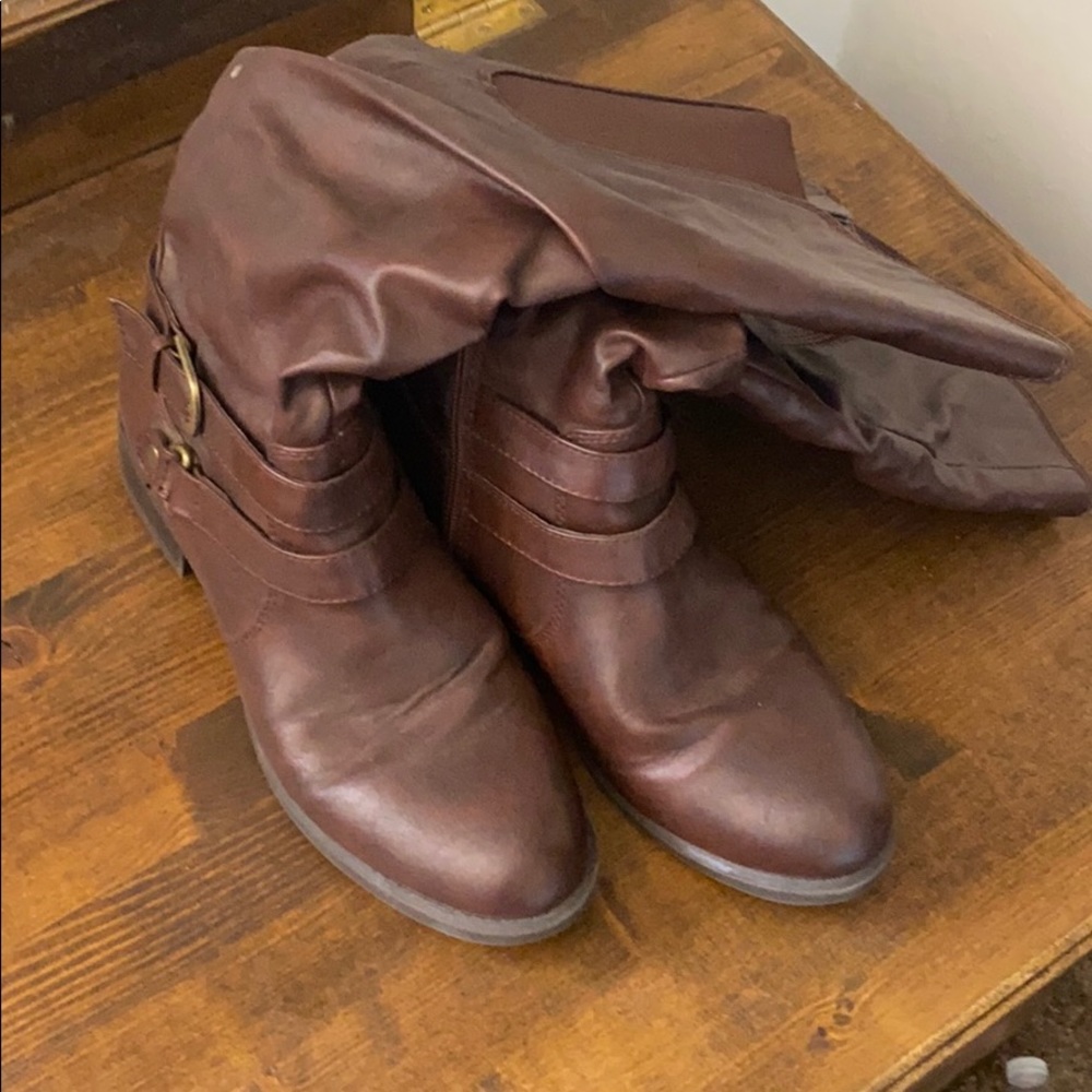 Jaclyn Smith Equestrian Boots Size 9 US.